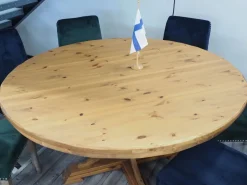 Anttiina Pyöreä ruokailupöytä 150 cm, Hunaja