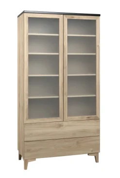Hiipakka Niklas korkea vitriini, laatikoilla