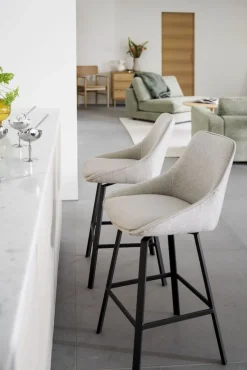 Rowico Alison baarijakkara beige, mustat metallijalat