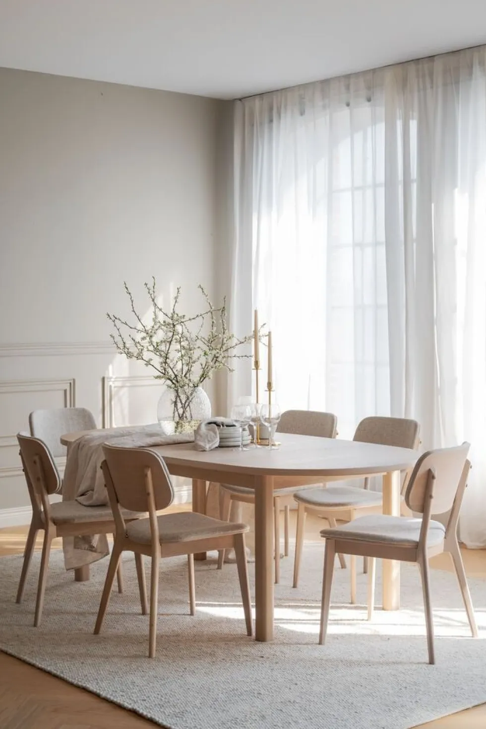 Rowico Barrett tuoli, valkopesty tammi/beige