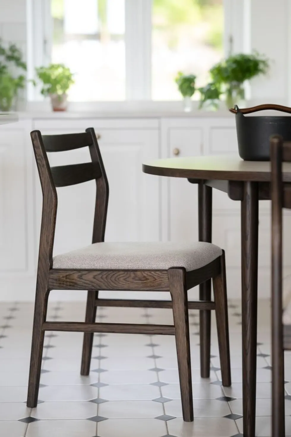 Rowico Kerwin tuoli, ruskea/beige