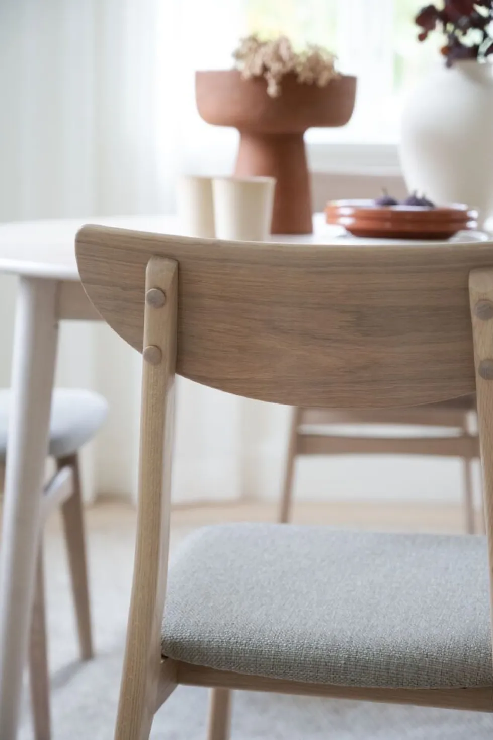 Rowico Rodham tuoli, valkopesty tammi/harmaa beige